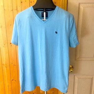 Like new American eagle v neck